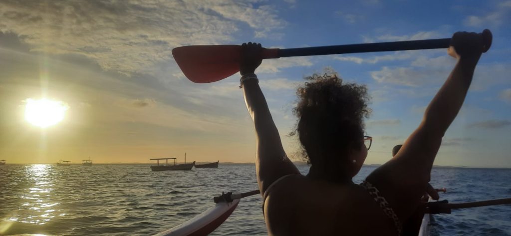 Passeio de canoa havaiana em Salvador – Pôr do sol