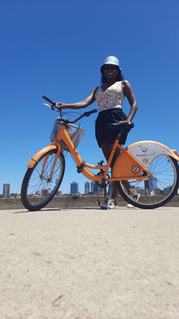 Praias de Montevideo: um passeio de bike pela rambla